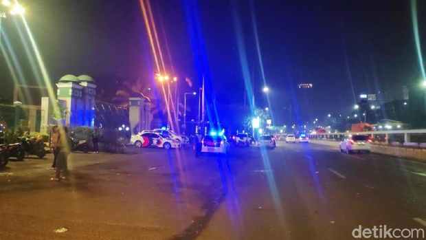 Suasana depan gedung DPR.