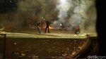 Hingga Malam, Bentrok Polisi-Mahasiswa Belum Rampung