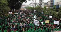 Gelombang Demo: Dari #GejayanMemanggil hingga Aksi Buruh Depan DPR