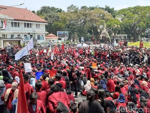 Mahasiswa Melawan Ancaman Post Democracy