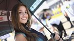 Senyum Manis Umbrella Girl MotoGP Aragon