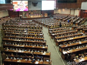 Kontroversi UU Pesantren: Kitab Kuning dan Dana Abadi