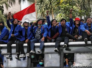 Lucu-lucu Tapi Punya Pesan Menohok, Spanduk Demo Tolak RUU KUHP Ini Viral