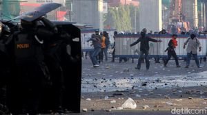 Potret Kericuhan Demo Mahasiswa di Makassar