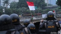 Walaupun demikian, para personel polisi juga patut mendapat apresiasi karena melindungi rakyat.