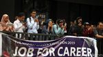 Momen Warga Berbondong-bondong Abadikan Aksi Demo Mahasiswa