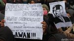 Aneka Spanduk Demo Unik dari Bandung
