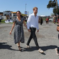 Pangeran Harry dan Meghan Markle memulai kunjungan ke Afrika bersama anak mereka, Archie Harrison, Senin (23/9/2019. Ini menjadi tur perdana mereka ke luar negeri sebagai keluarga. Kunjungan dimulai di Cape Town, Afrika Selatan. (Foto: Getty Images)