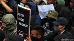 Poster-poster Pedas dari Aksi Mahasiswa di Bandung