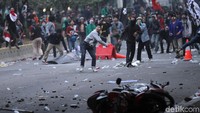 Peristiwa ricuh ini terjadi di depan gedung DPR, Senayan, Jakarta, Selasa (24/9/2019) sekitar pukul 16.20 WIB.