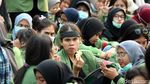 Momen Mahasiswa Bersantai Sebelum Aksi Demo