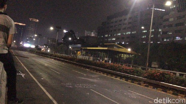 Brimob Sterilisasi Tol Dalkot, Mahasiswa Bergerak ke Slipi-Semanggi