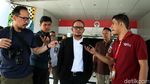 Momen Perdana Hanif Dhakiri ke Kantor Kemenpora
