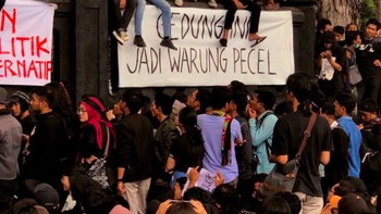 Gedung DPRD jadi warung pecel aja deh. Foto: via Twitter @yeahmahasiswa