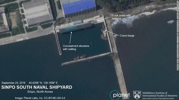Citra satelit tunjukkan Korut tutupi persiapan peluncuran kapal selam baru