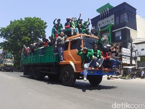 Konvoi Naik Truk, Mahasiswa UIN Alauddin Makassar Merapat ke DPRD Sulsel