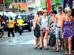 Di Tengah Pandemi Corona, Beredar Video Turis Berpesta di Bali