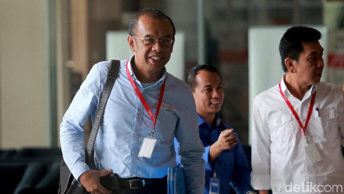 Sesmenpora Diperiksa KPK Sesmenpora Gatot S Dewa Broto penuhi panggilan KPK. Ia diperiksa sebagai saksi terkait kasus dana hibah KONI yang melibatkan Miftahul Ulum.