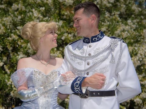 Viral, Potret Cantiknya Cinderella dengan Tangan Palsu dari Kaca
