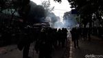 Aksi Lempar Batu Warnai Demo Mahasiswa di Medan