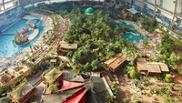 Idenya adalah hutan hujan buatan terbesar dunia yang dibuka selama 24 jam penuh. Kapasitasnya bisa mencapai 6.000 pengunjung dalam satu waktu. (Tropical Islands Resort)