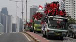Naik Bus Hingga Truk, Mahasiswa Konvoi ke DPR