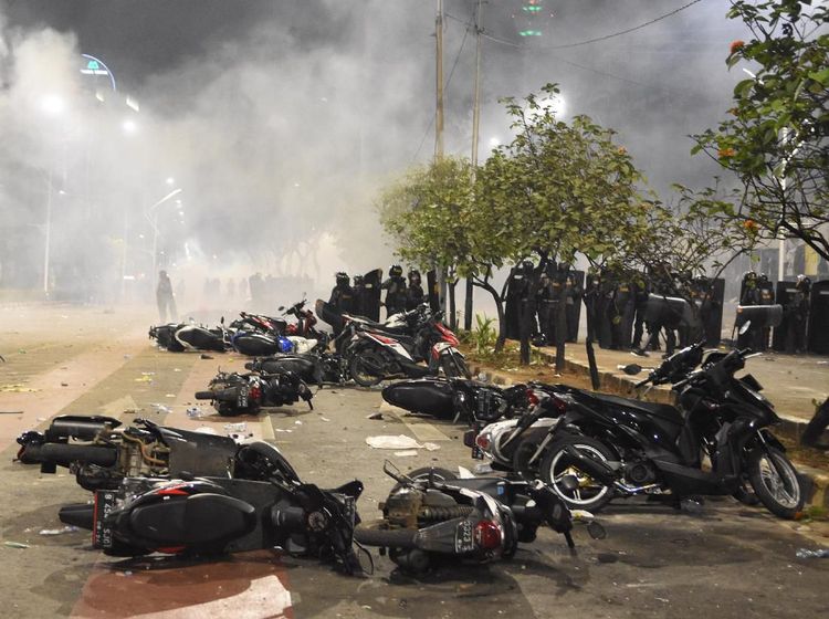 Deretan Kendaraan Korban Aksi Demo Mahasiswa