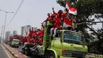 Naik Bus Hingga Truk, Mahasiswa Konvoi ke DPR