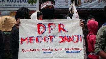 DPR melanggar janji, kayak mantan. Foto: via Twitter @yeahmahasiswa