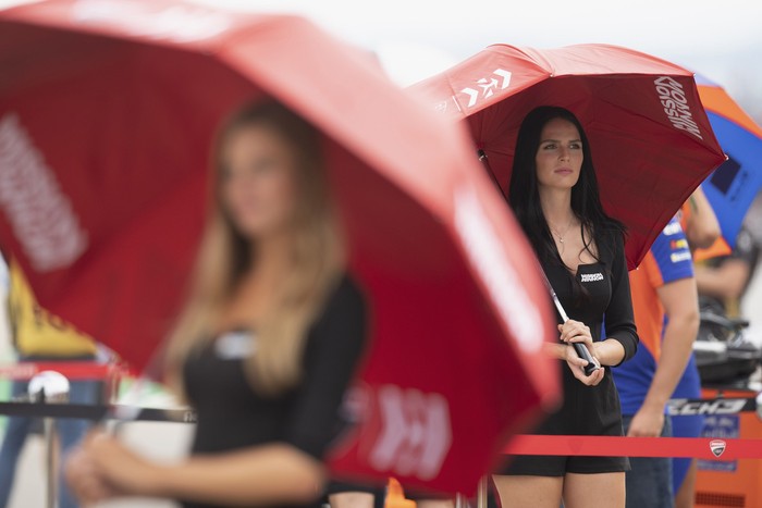 ALCANIZ, SPAIN - SEPTEMBER 22: A grid girl smiles on the grid during the MOtoGP race during the MotoGp of Aragon - Race on September 22, 2019 in Alcaniz, Spain. (Photo by Mirco Lazzari gp/Getty Images)