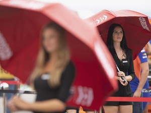 Rumor Pencoretan Umbrella Girl, Begini Respons Dorna Sports