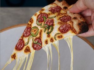 Kreatif! Seniman Ini Buat Sulaman Cantik Bentuk Makanan