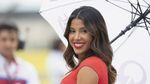 Senyum Manis Umbrella Girl MotoGP Aragon