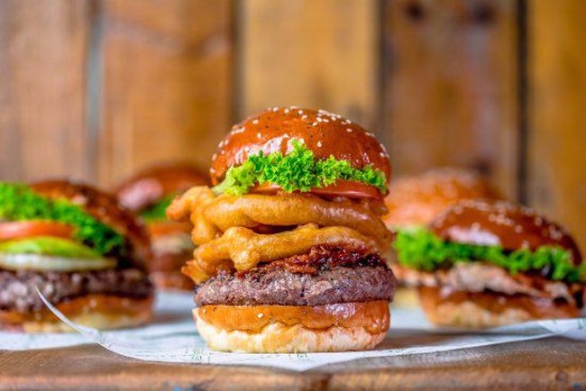 Oishi! Burger Berbumbu Khas Jepang Bisa Dicicipi di 5 Gerai Burger Ini
