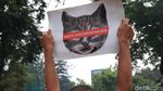 Aneka Spanduk Demo Unik dari Bandung