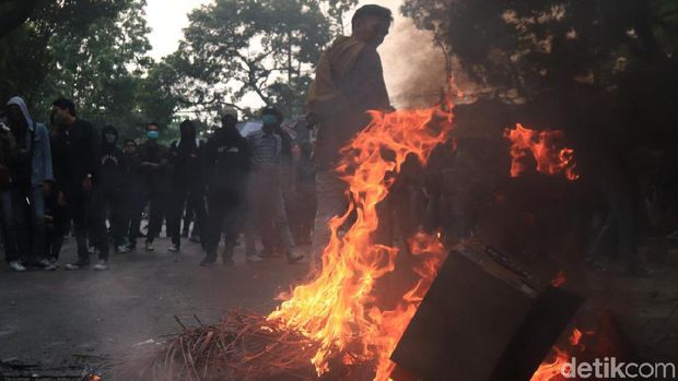 BEM Unisba Kutuk Tindakan Represif Polisi Amankan Aksi Demonstran