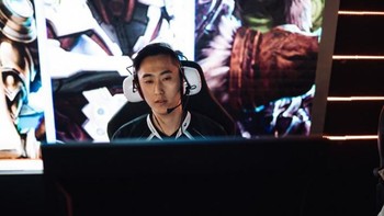 7. Harrison psalm Chang. Gamer Fortnite lainnya yang berhasil masuk dalam daftar ini, ia berhasil mengumpulkan USD 1,8 juta (Rp 25,4 miliar) sepanjang tahun 2019. (Invenglobal)