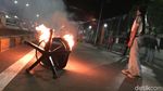 Gerbang Tol Pejompongan Dibakar