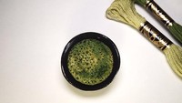 Sama seperti kopi tadi, ini sajian matcha yang dibuat hanya dari benang berwarna hijau. Dibuat berbuih seperti matcha sungguhan. Foto: Instagram @ipnot