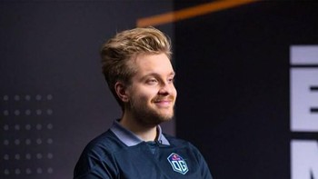 1. Jesse Jerax Vainikka. Gamer Dota 2 lainnya yang berasal dari Finlandia yang masuk dalam daftar ini, di tahun 2019 ia berhasil meraup USD 3,16 juta (Rp 44,1 miliar). (Facebook/Jesse JerAx Vainikka)