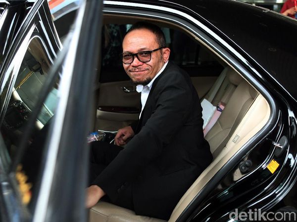 Momen Perdana Hanif Dhakiri ke Kantor Kemenpora