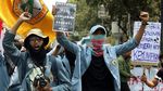 Kala Mahasiswa Kuasai Jalan Asia Afrika Senayan