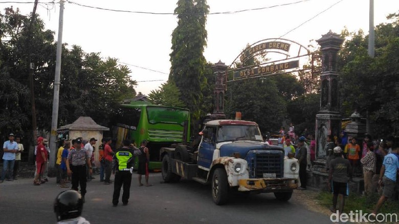 Bus Rombongan Siswa SD Asal Sragen Kecelakaan di Boyolali Bus Rombongan Siswa SD Asal Sragen Kecelakaan di Boyolali