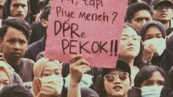 Mahasiswa ini sebenarnya mager, tapi DPR-nya gak becus sehingga mereka terpaksa beraksi. Foto: via Twitter @yeahmahasiswa