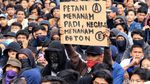 Aneka Spanduk Demo Unik dari Bandung