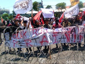 Suarakan 6 Tuntutan, Massa Geruduk DPRD Jatim di Hari Tani