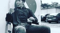 Di Vagabond, Lee Seung Gi berperan sebagai Cha Dal Gun. Ia adalah stuntman yang bermimpi menjadi aktor ternama dunia. Ia pun sempat lolos dari kecelakaan pesawat yang mengubah hidupnya. Foto: Instagram leeseunggi.official