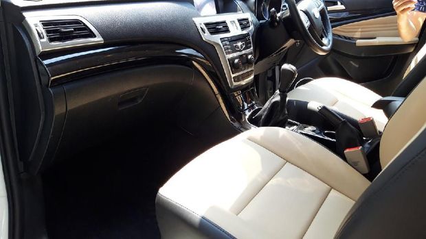 Interior Esemka SUV Garuda 1