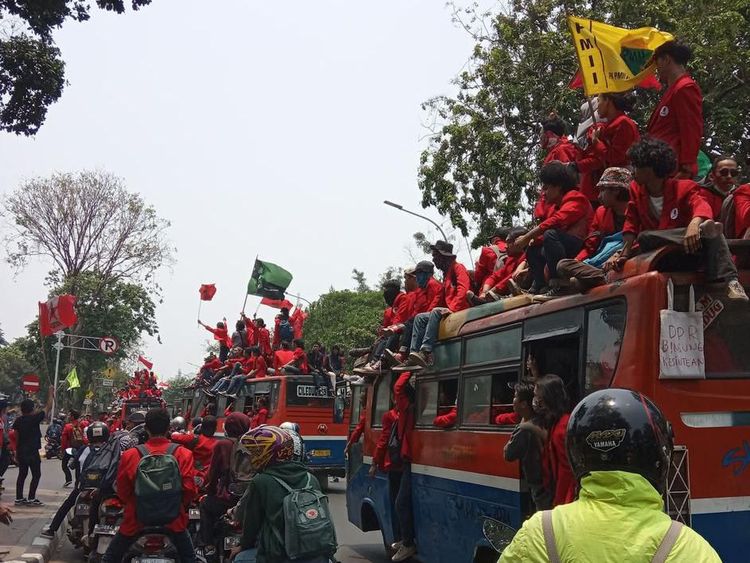 Saat Mahasiswa Sambangi Gedung DPR-RI Hari Ini