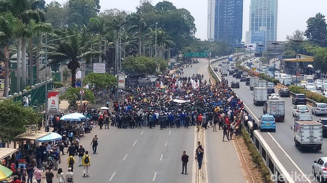 Agar Tak Ambruk Saat Demonstrasi, Kenali 6 Tanda Bahaya Dehidrasi